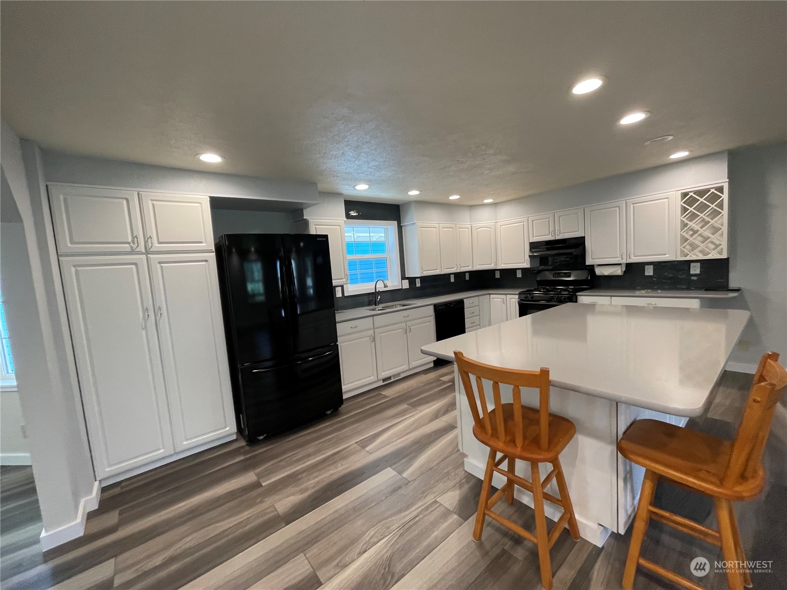 653 Sunset Avenue Property Photo 10