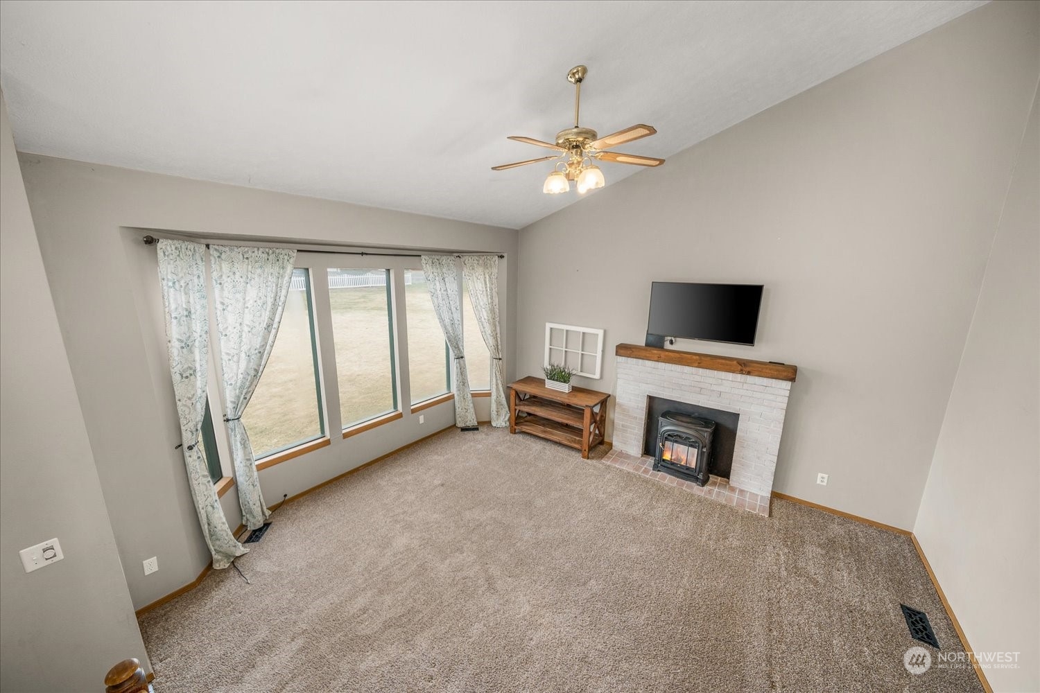 108 S Bartholomew Street Property Photo 8