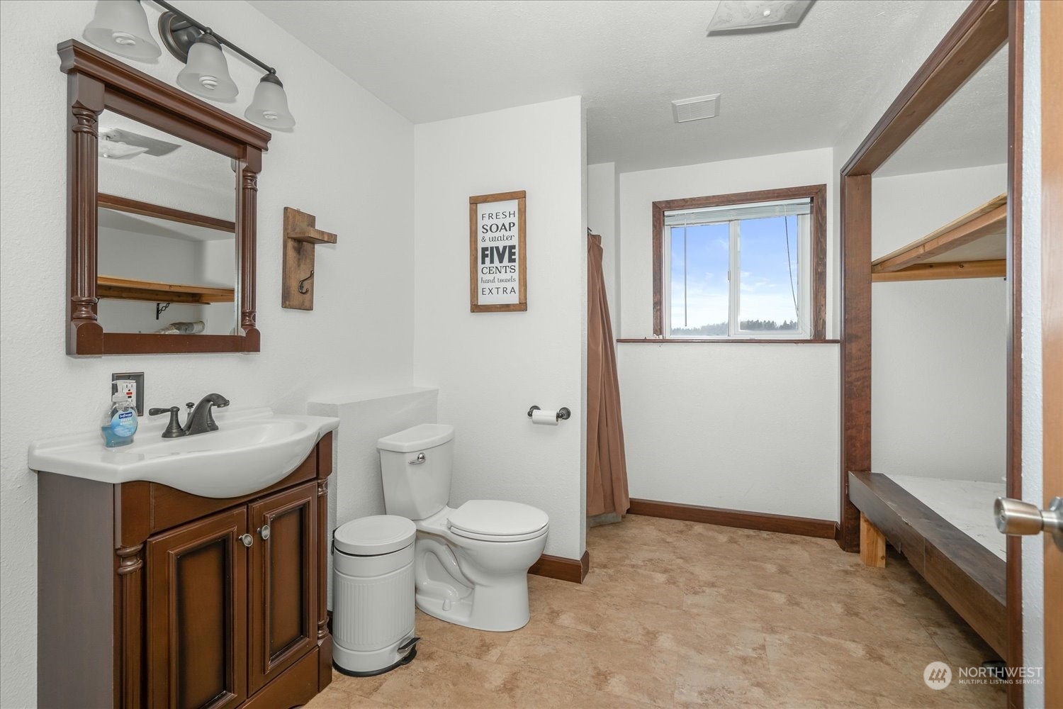108 S Bartholomew Street Property Photo 20