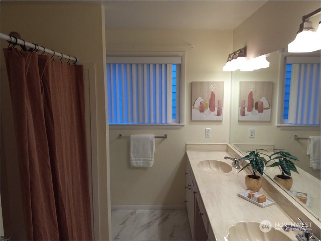 16211 25th Avenue Property Photo 10