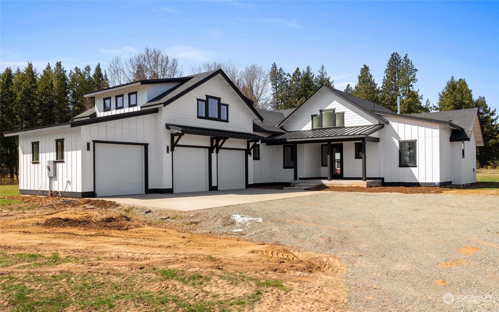 1057 Pays Road Property Photo 3