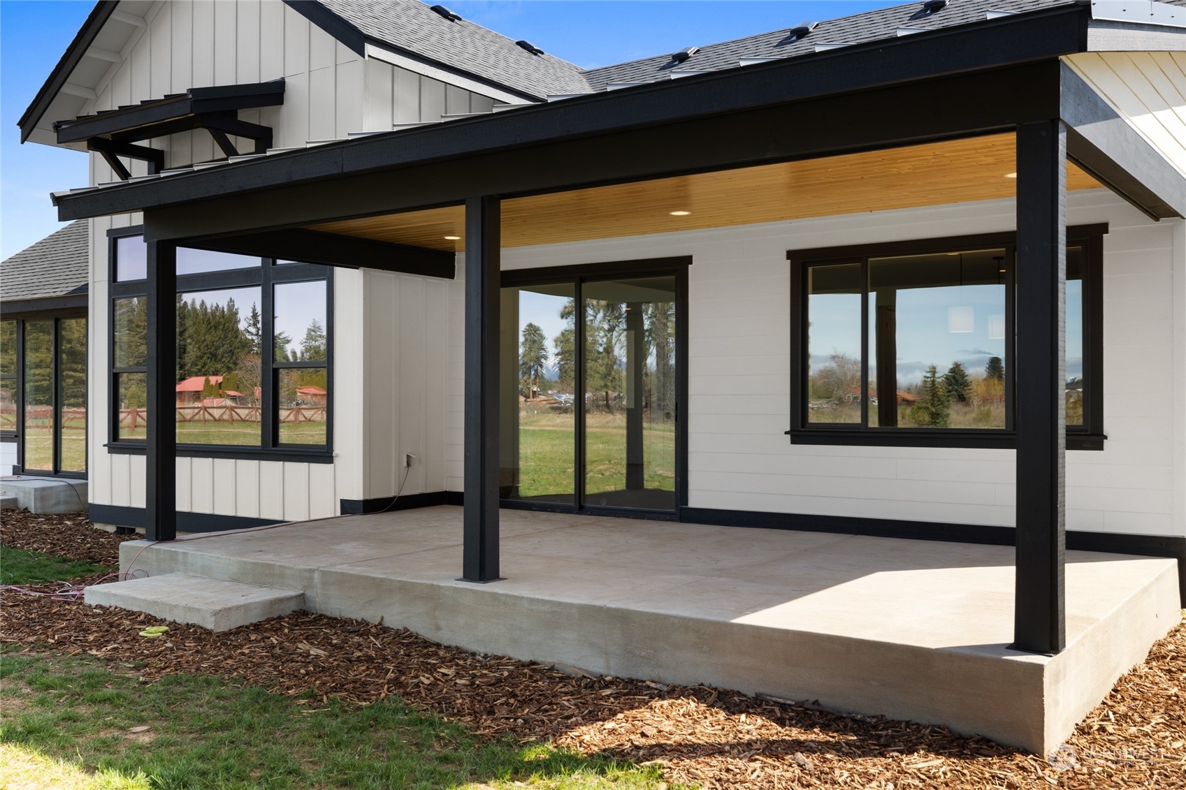 1057 Pays Road Property Photo 7