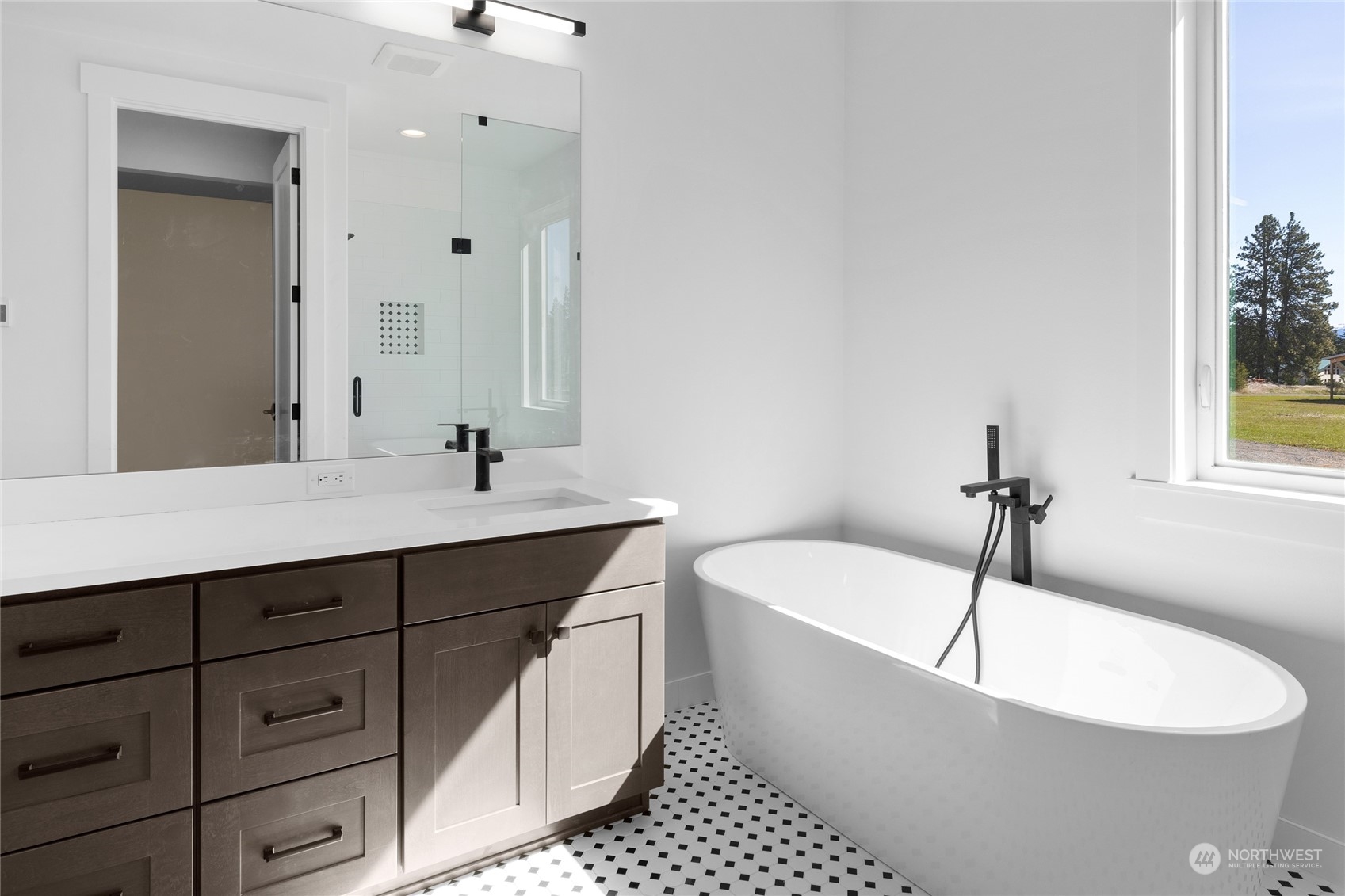 1057 Pays Road Property Photo 16