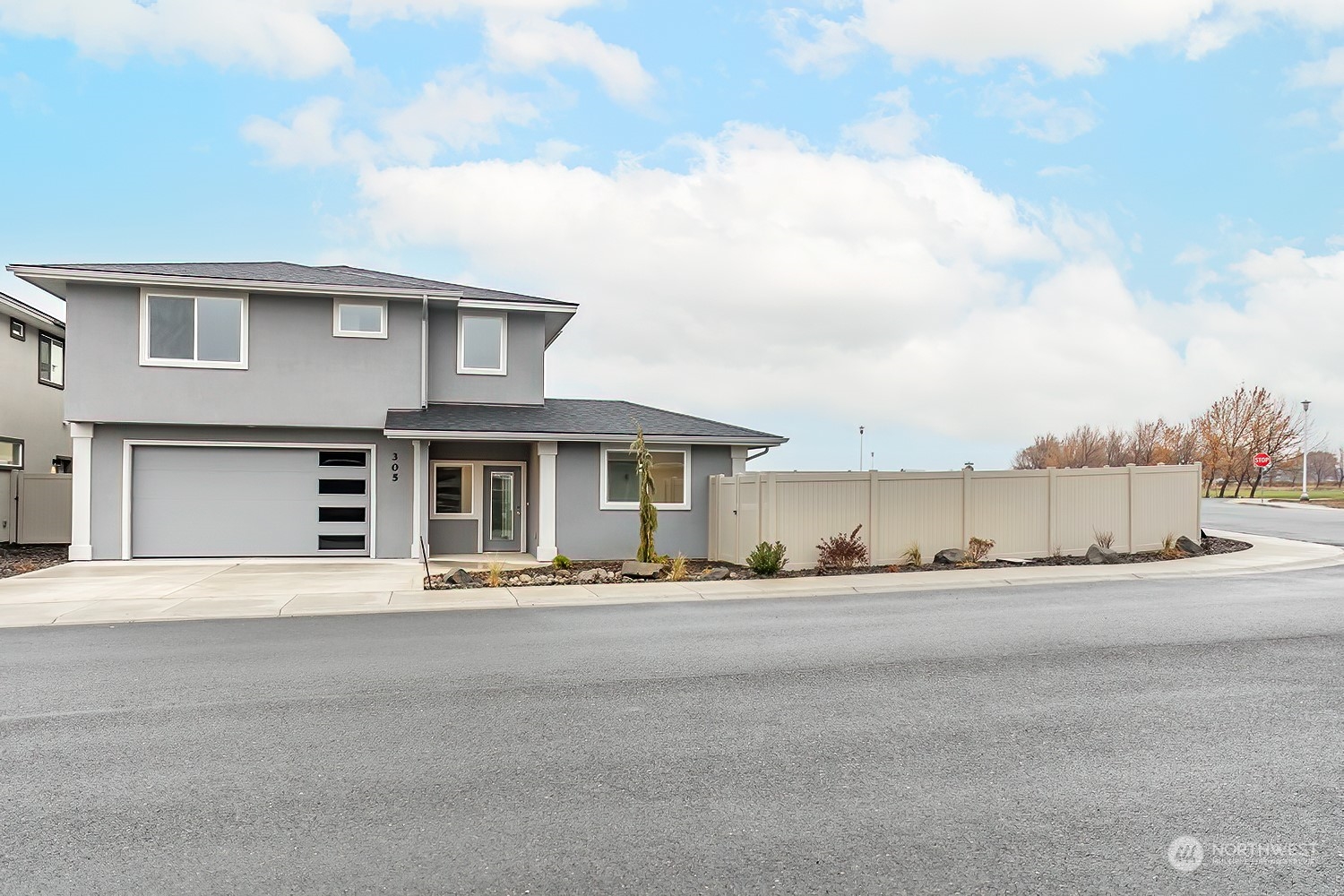 305 E Stanford Avenue Property Photo
