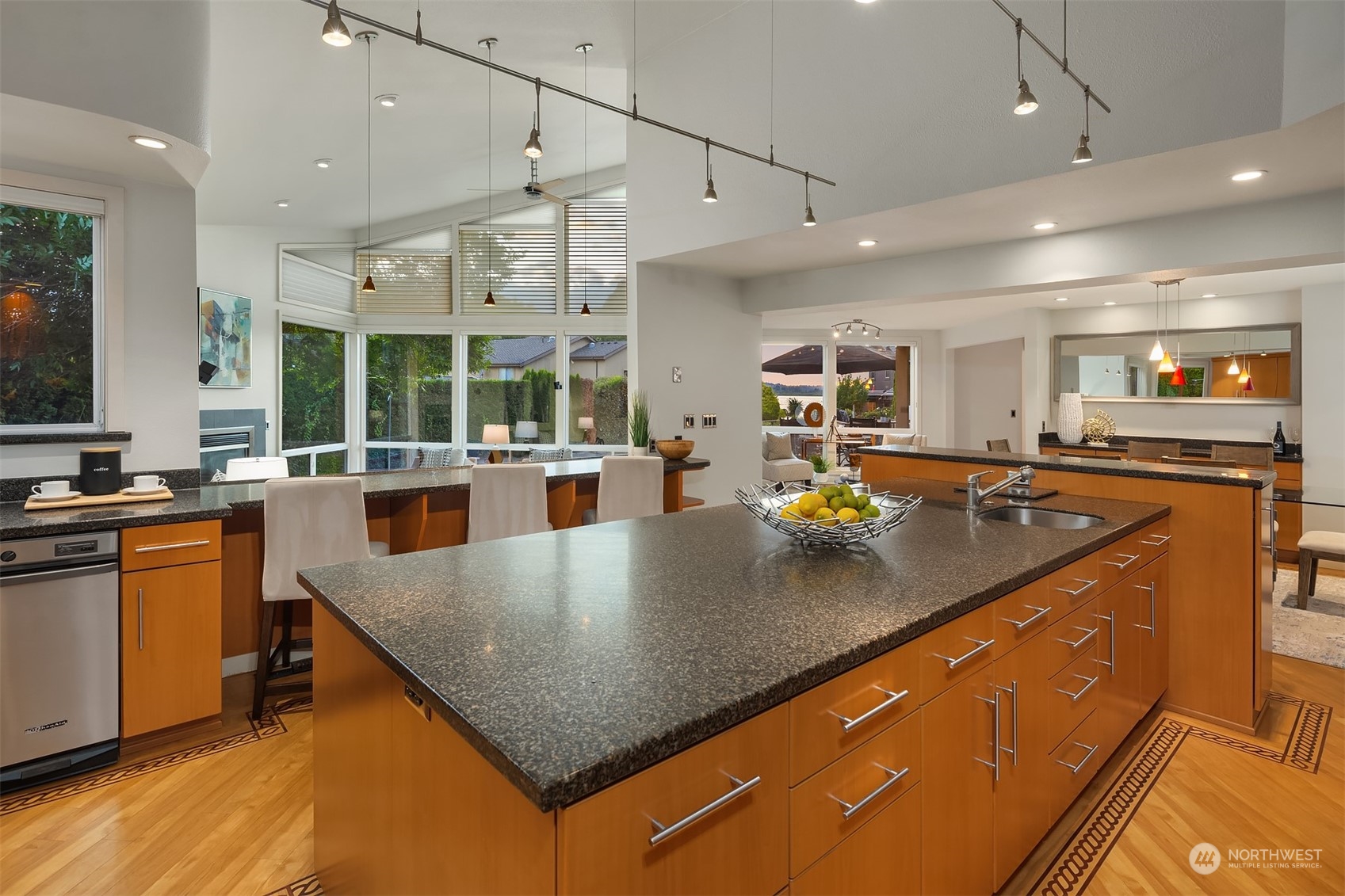 3525 E Lake Sammamish Shore Lane Property Photo 11