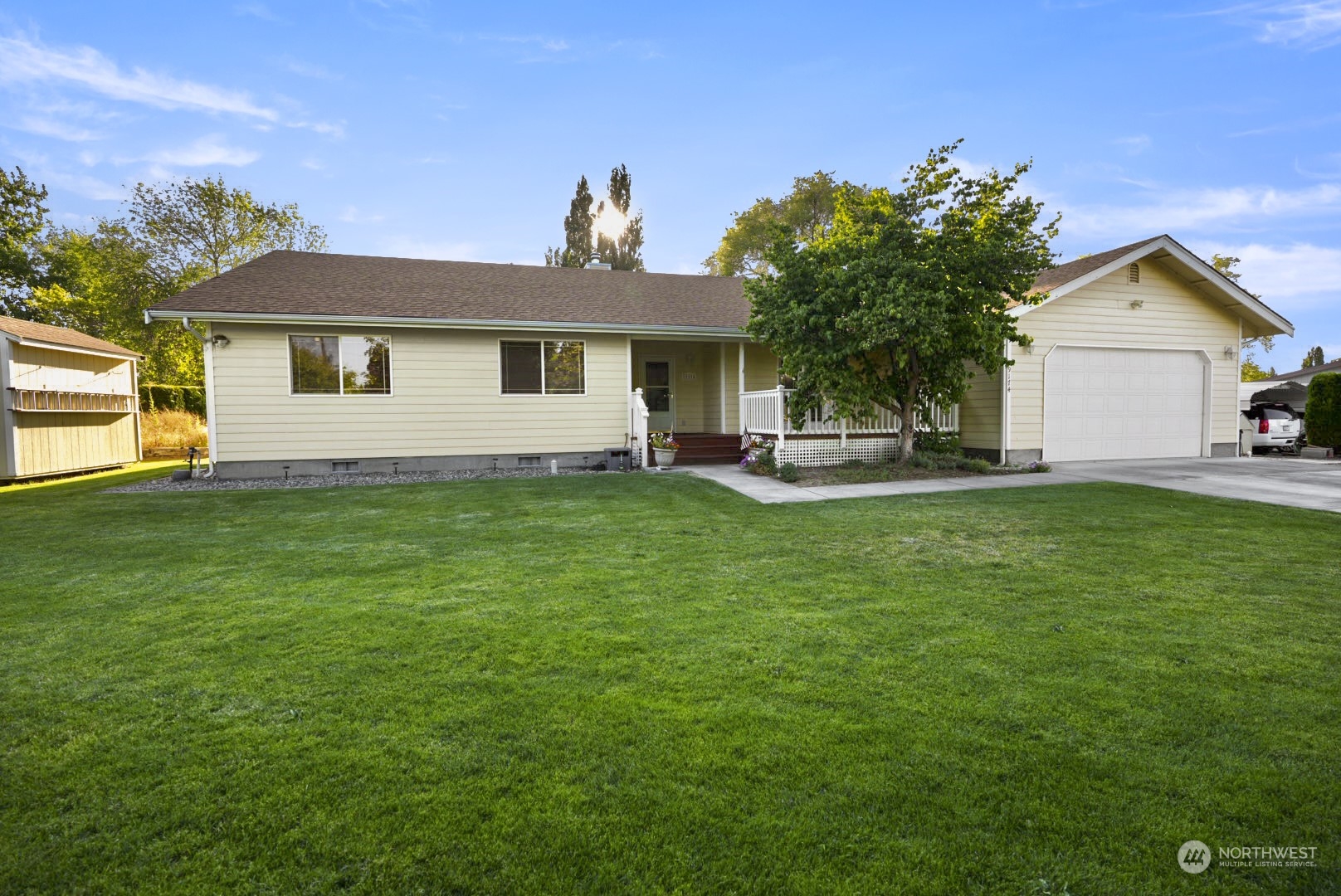 19174 Nw Lakeview Dr Property Photo