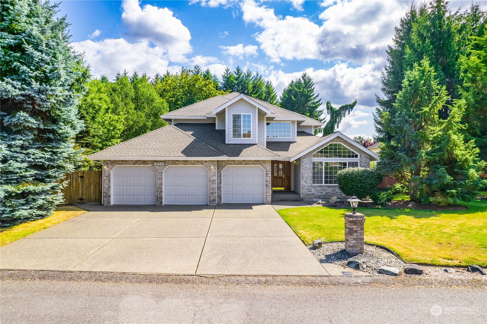 2425 Buckingham Drive Property Photo
