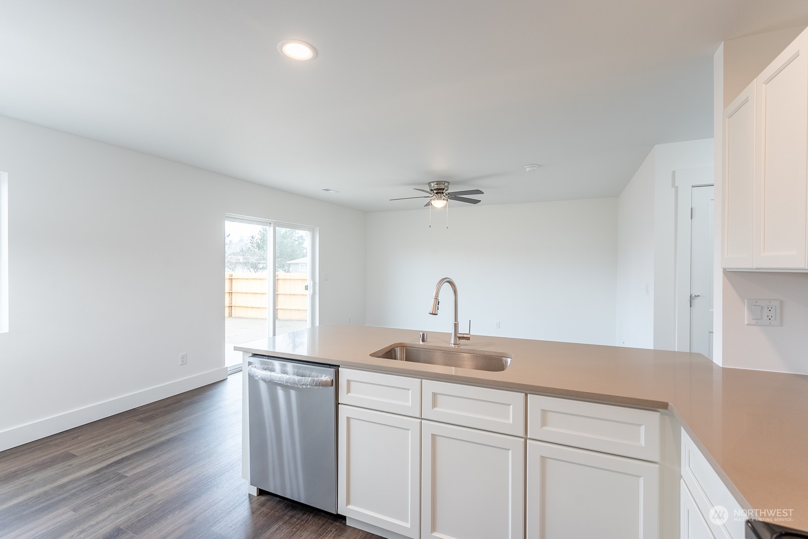 601 603 S Pine Avenue Property Photo 18