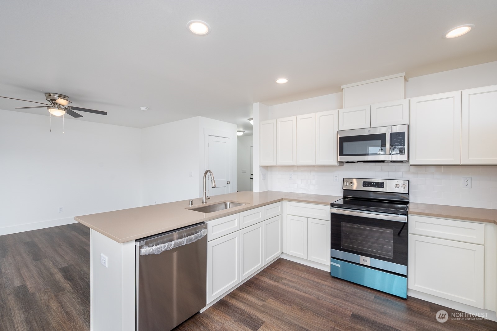 513 515 S Pine Avenue Property Photo 17