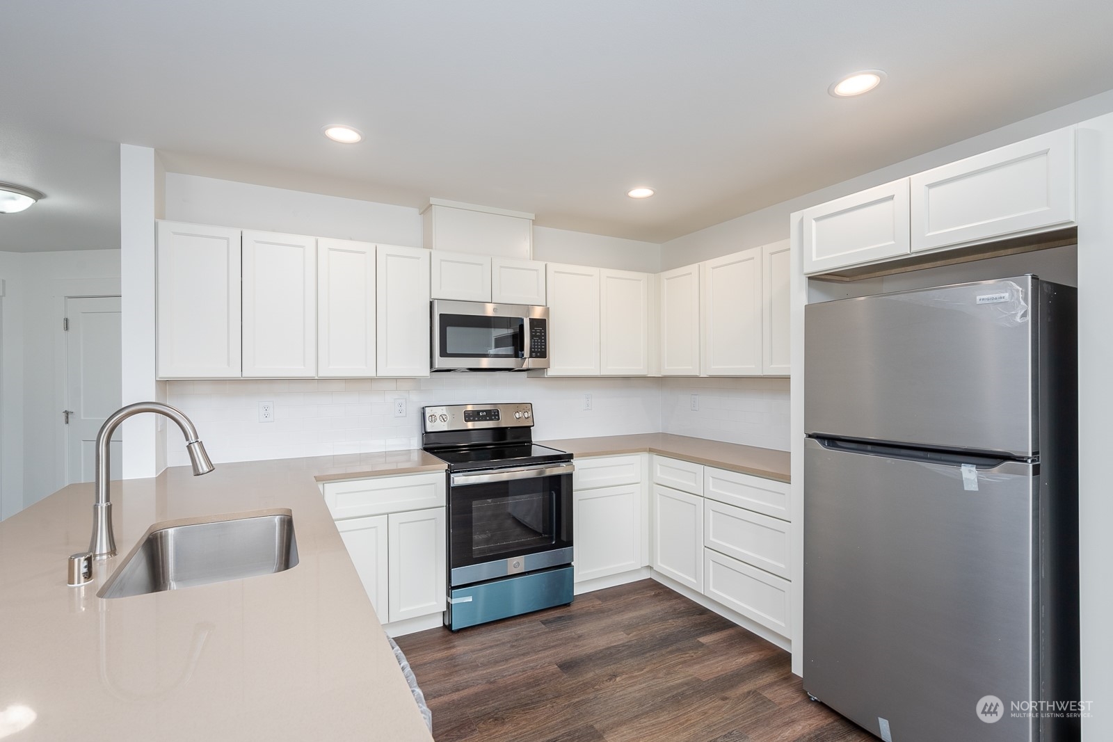 513 515 S Pine Avenue Property Photo 18