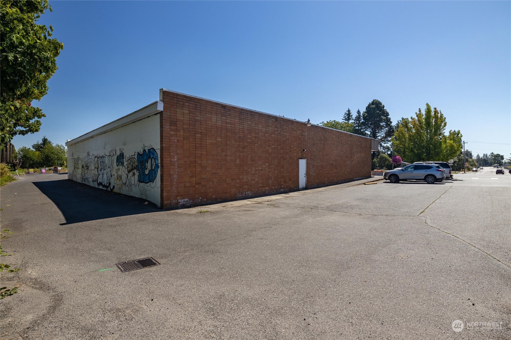 1990 Main Street Property Photo 6