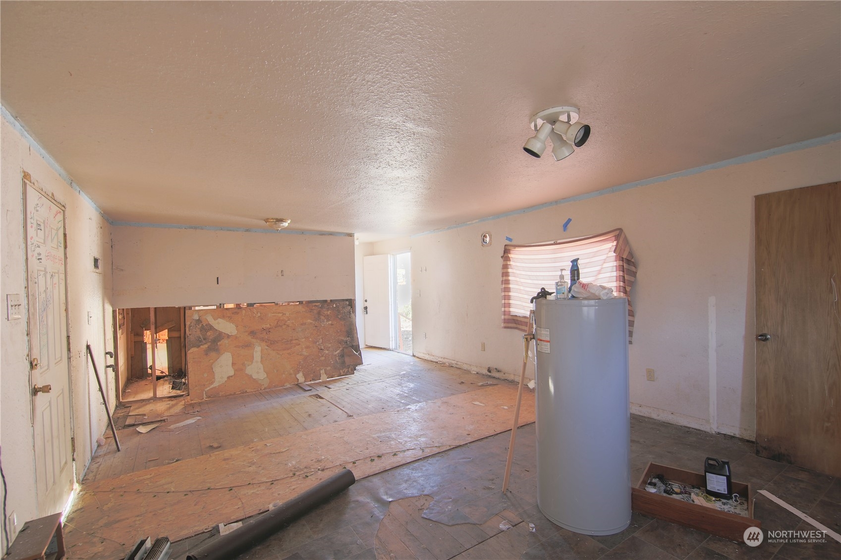 901 W Hazel St Property Photo 5