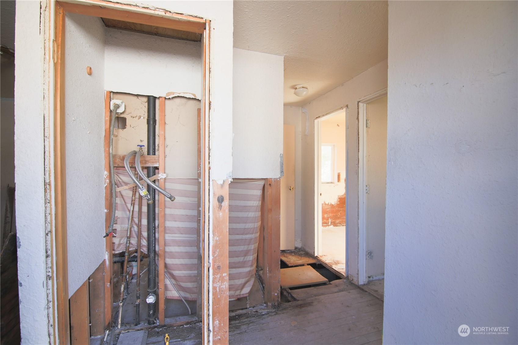 901 W Hazel St Property Photo 6