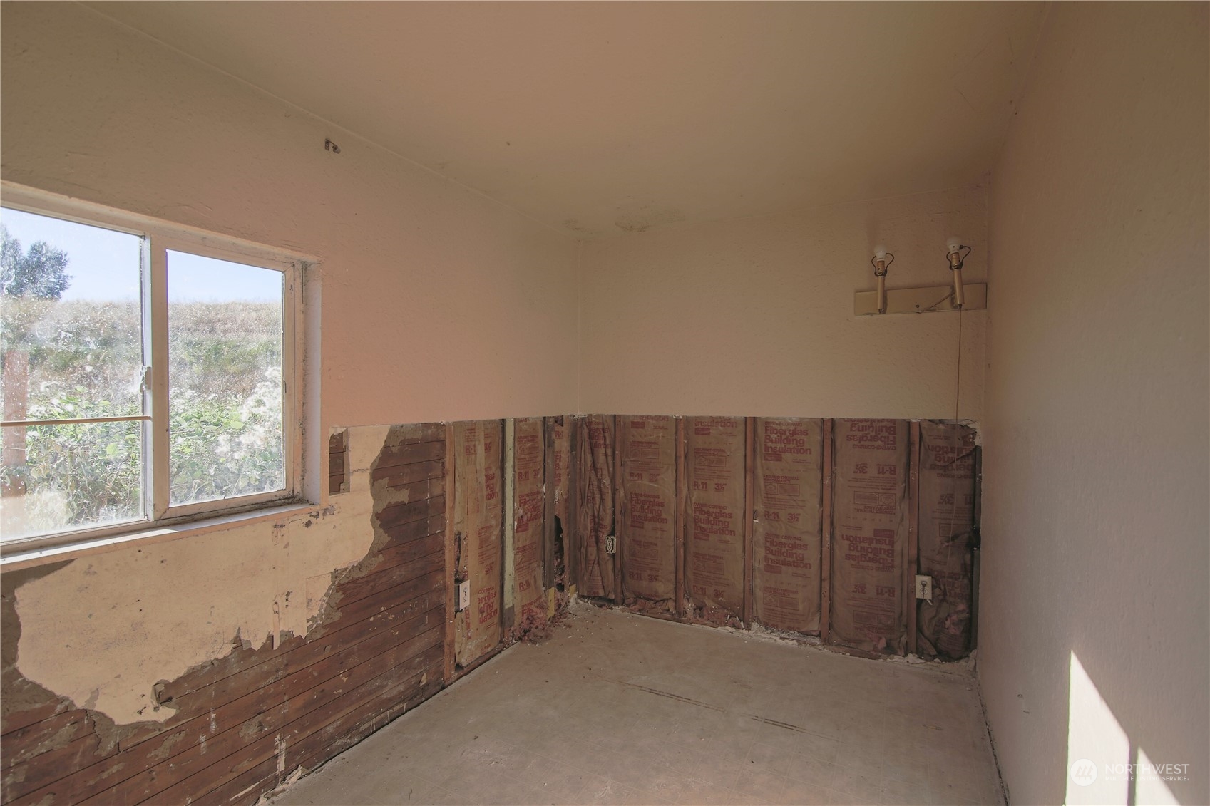 901 W Hazel St Property Photo 8
