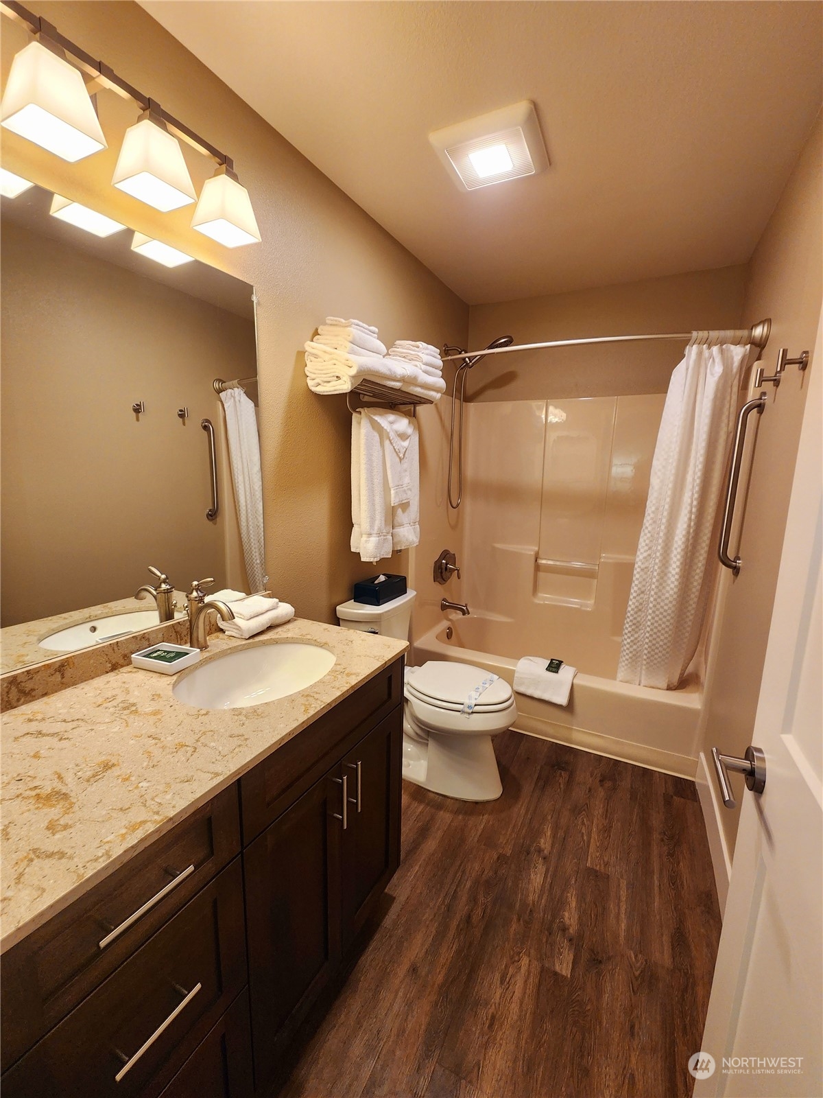 1 Lakeside 709-o Property Photo 11