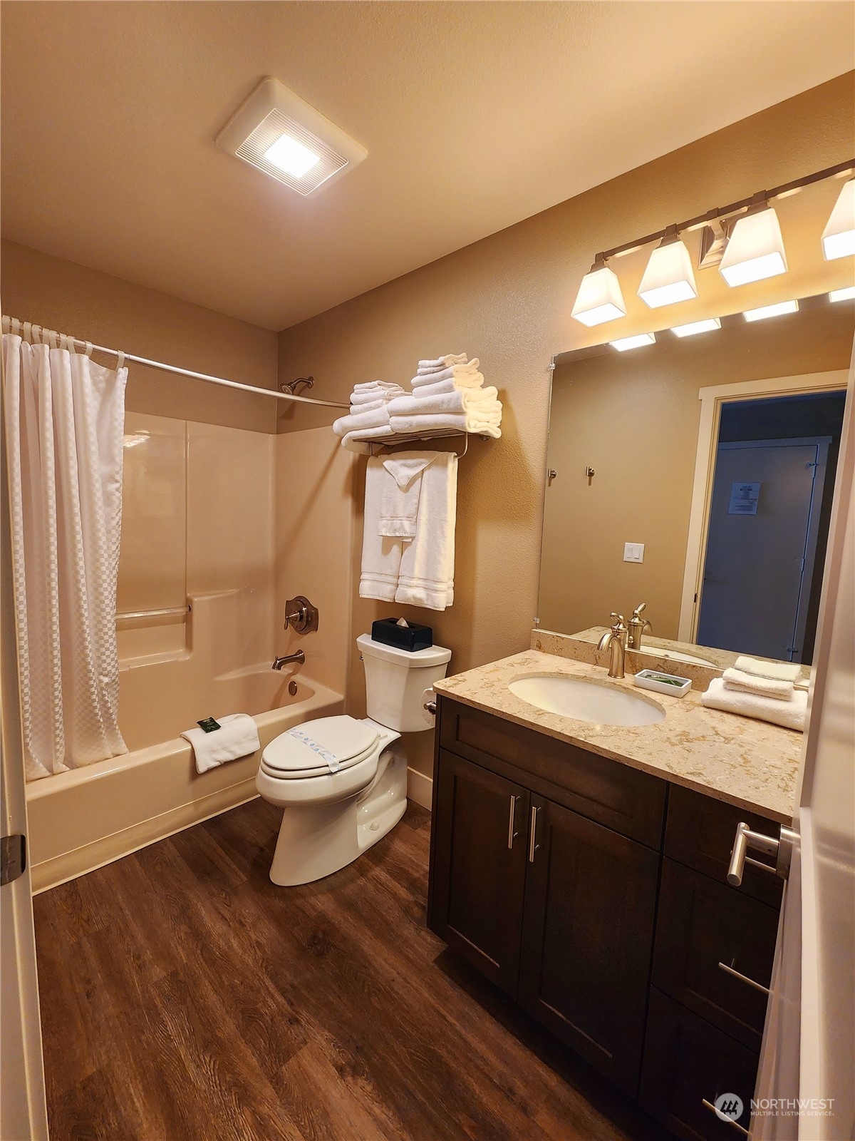 1 Lakeside 709-o Property Photo 13