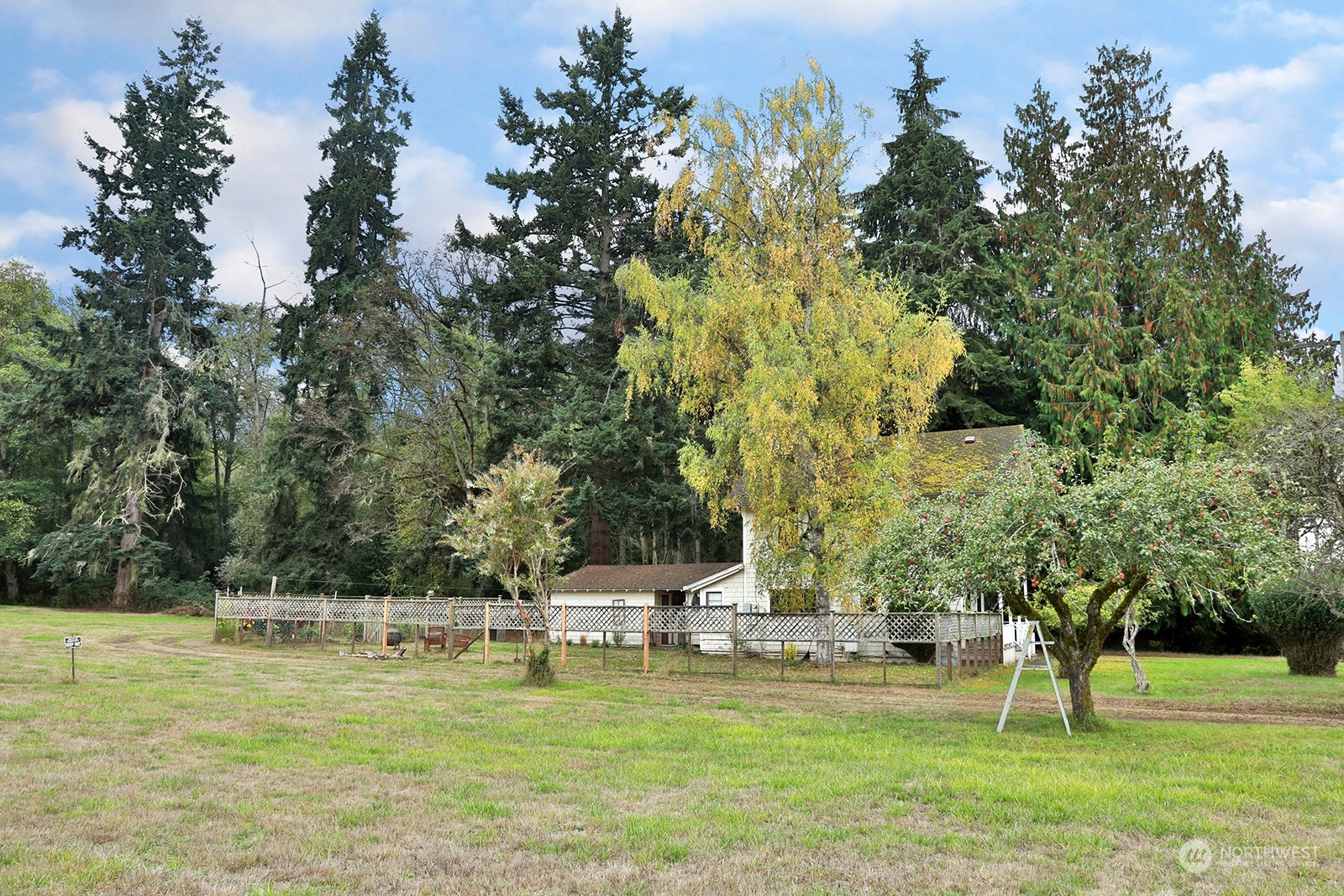 321 Edgecliff Drive Property Photo 4