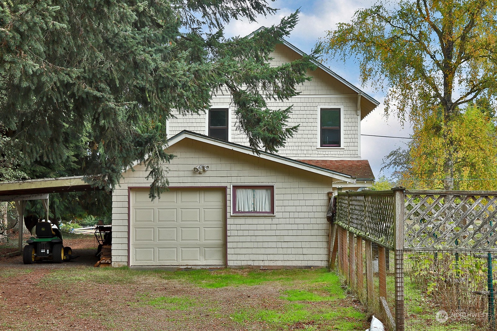 321 Edgecliff Drive Property Photo 6