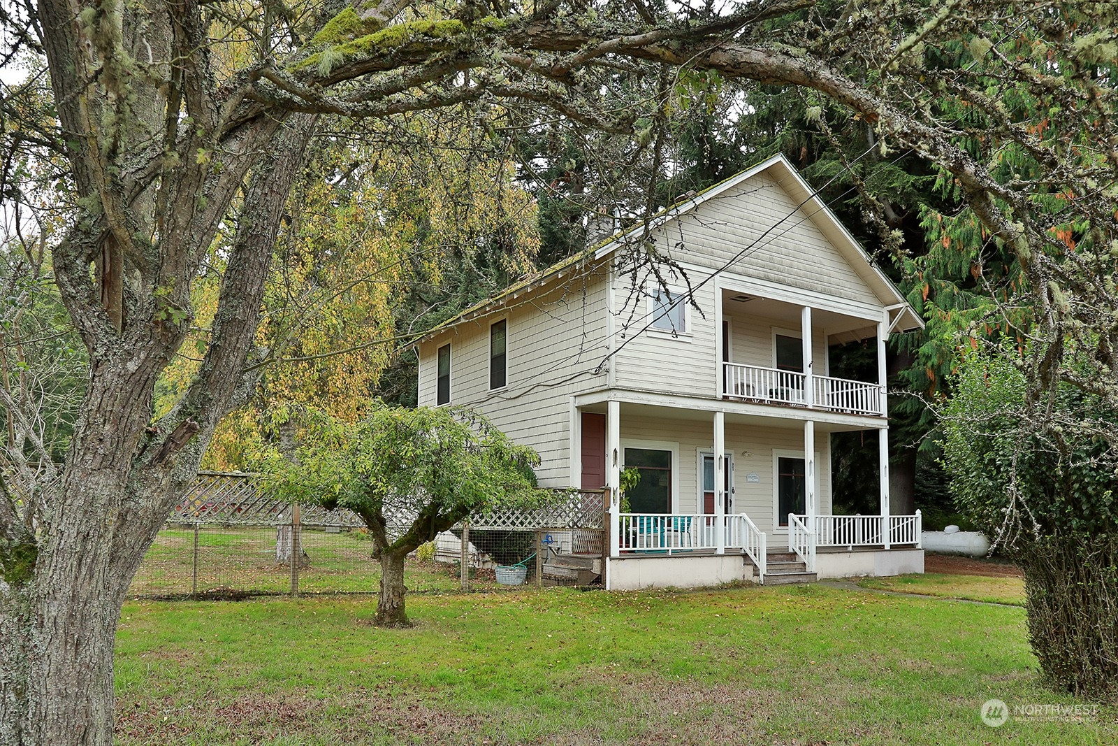 321 Edgecliff Drive Property Photo 7