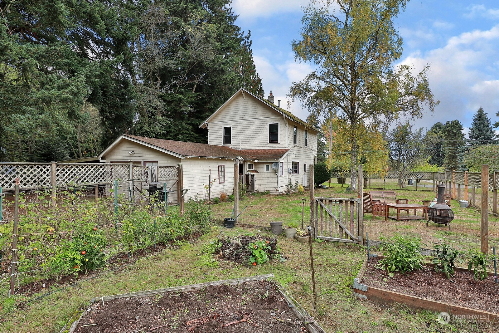 321 Edgecliff Drive Property Photo 8