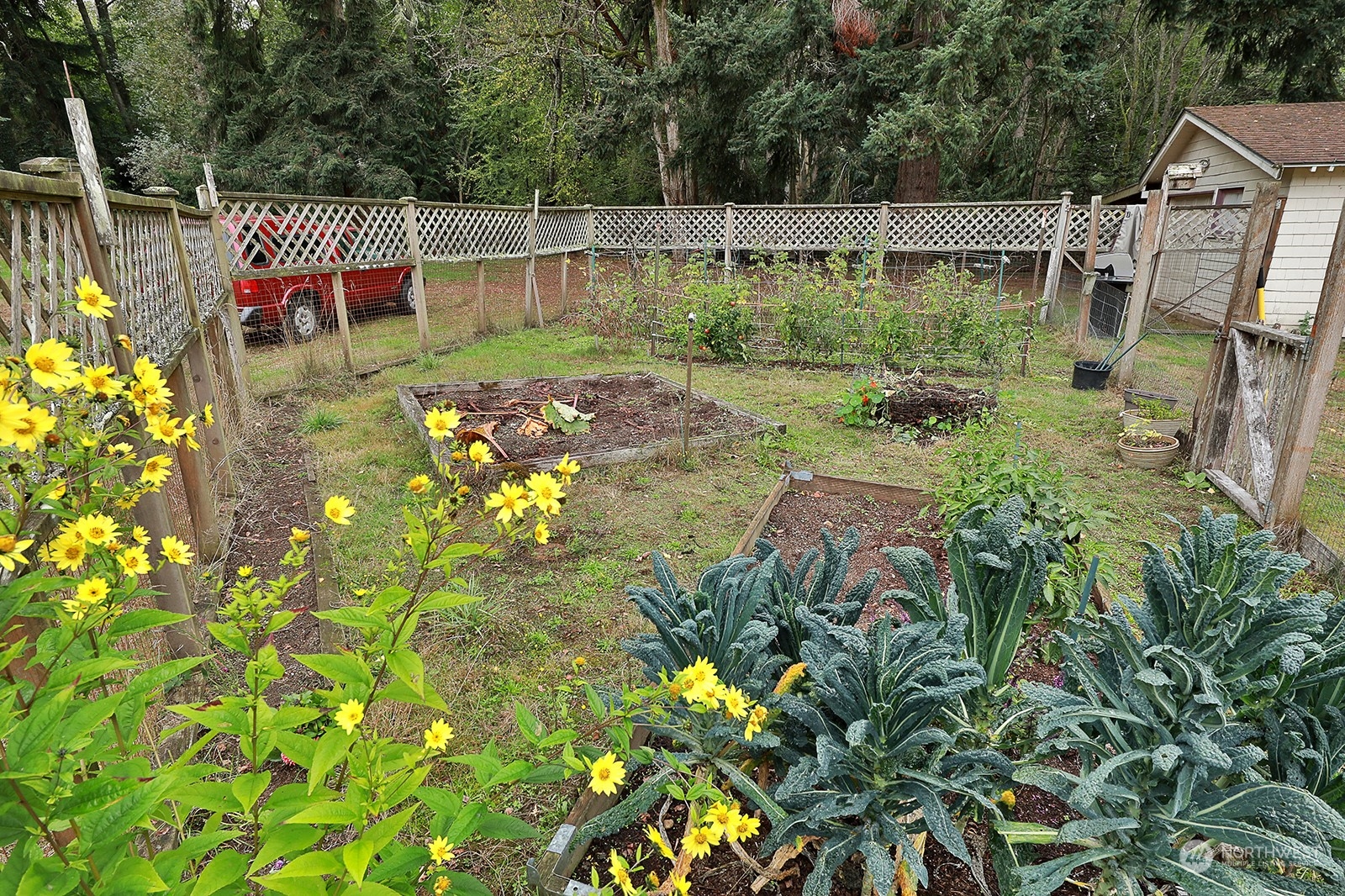 321 Edgecliff Drive Property Photo 9