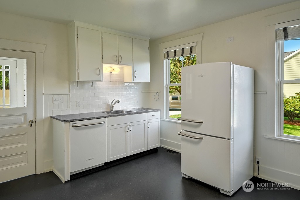5403 Maynard Avenue Property Photo 8