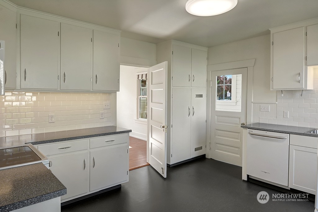 5403 Maynard Avenue Property Photo 9