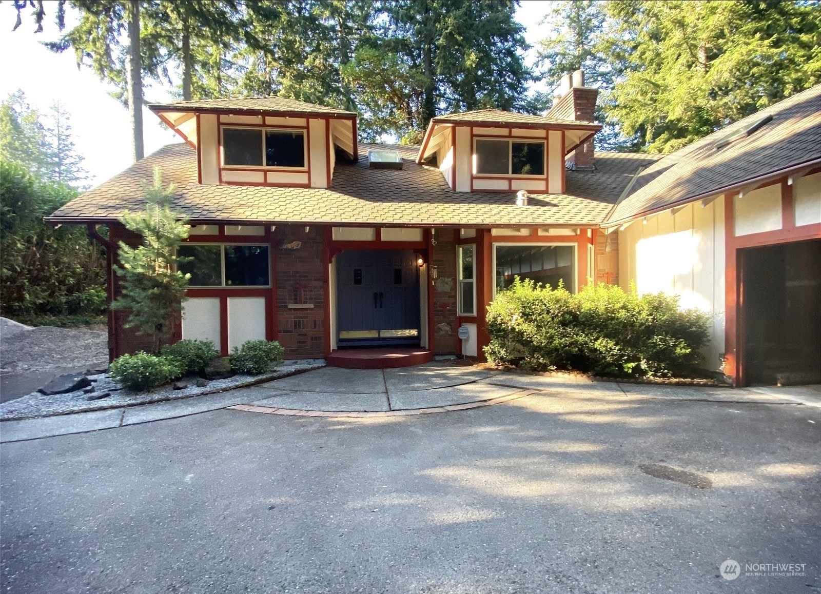 5002 95th Avenue Property Photo 2