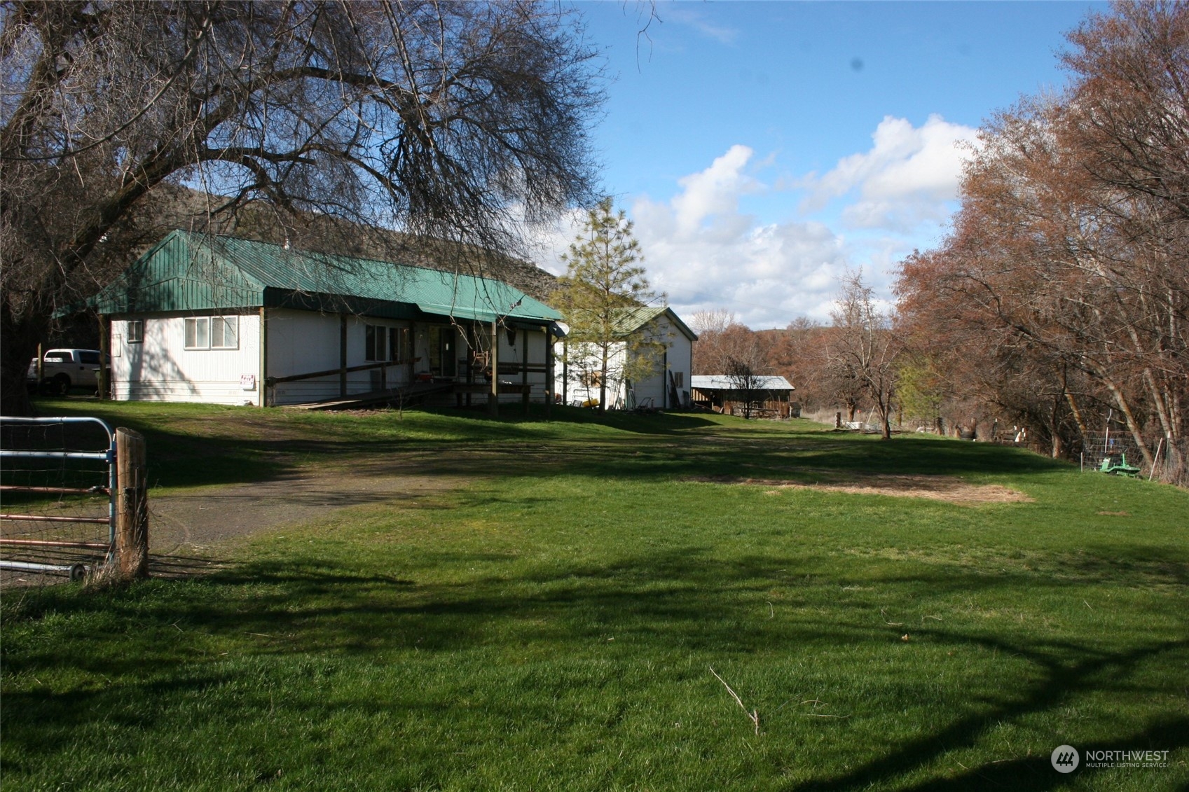 Starbuck Sch Real Estate Listings Main Image