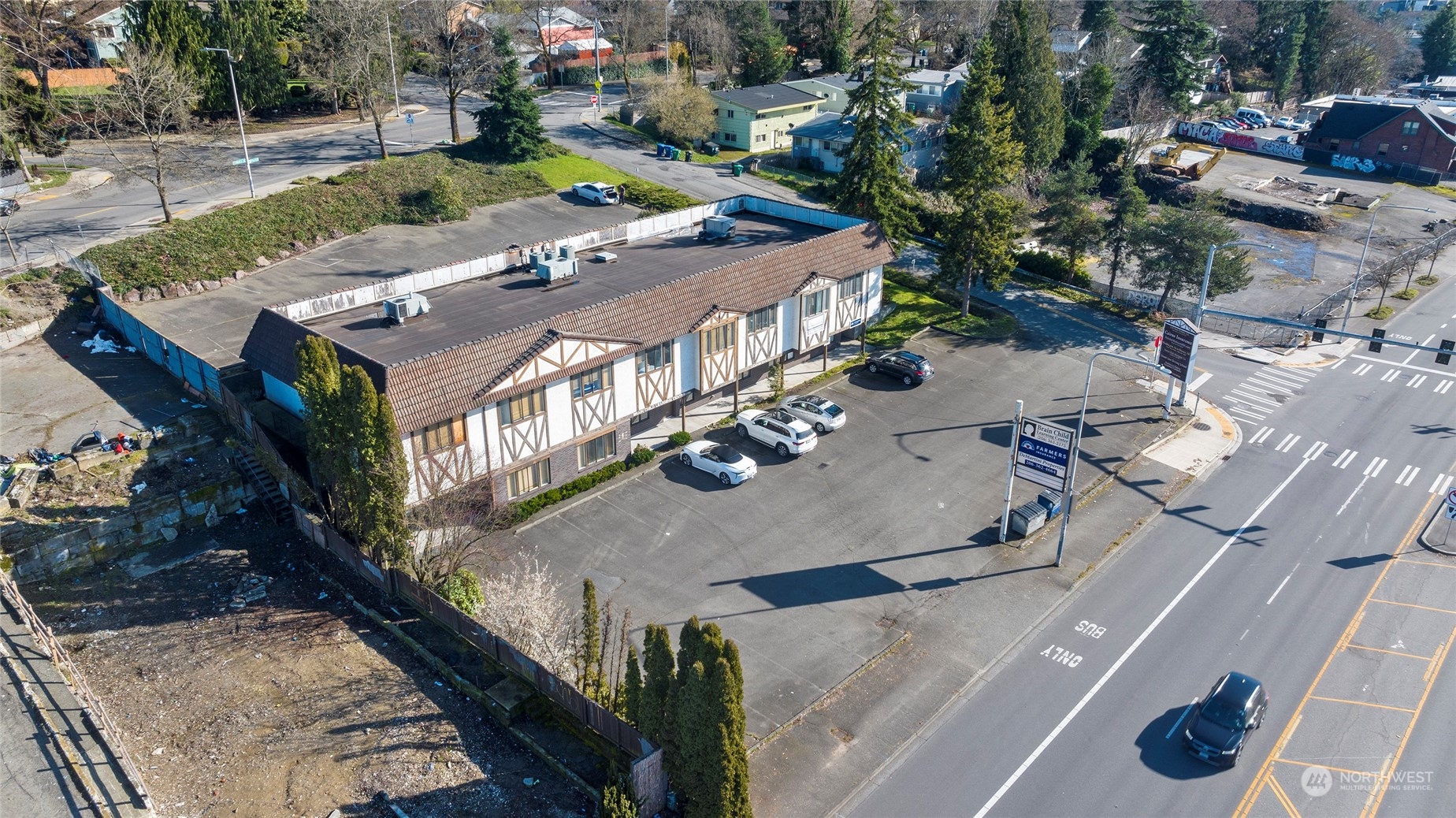 13500 Lake City Way Property Photo 9