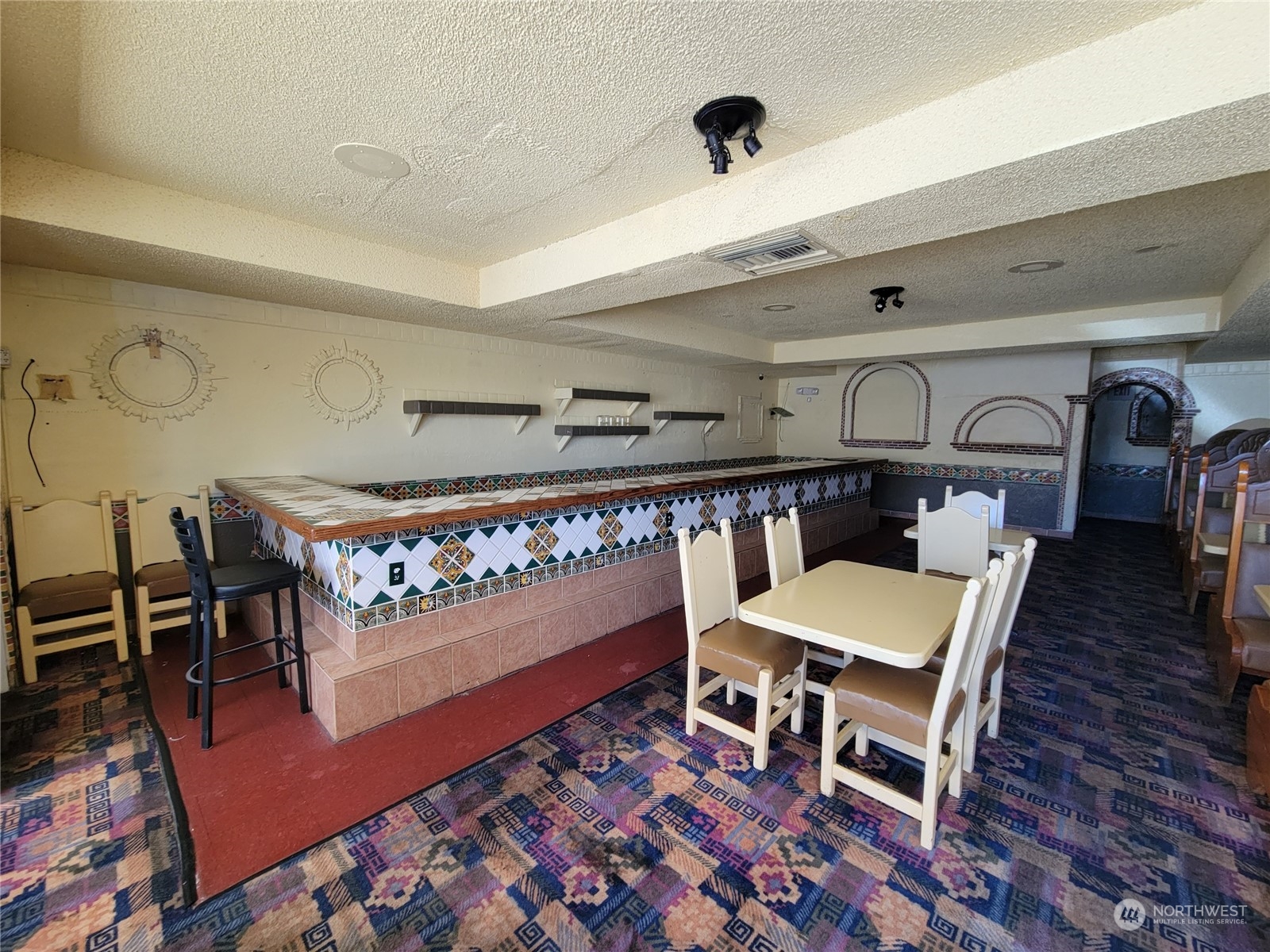 1124 Washington Way Property Photo 3