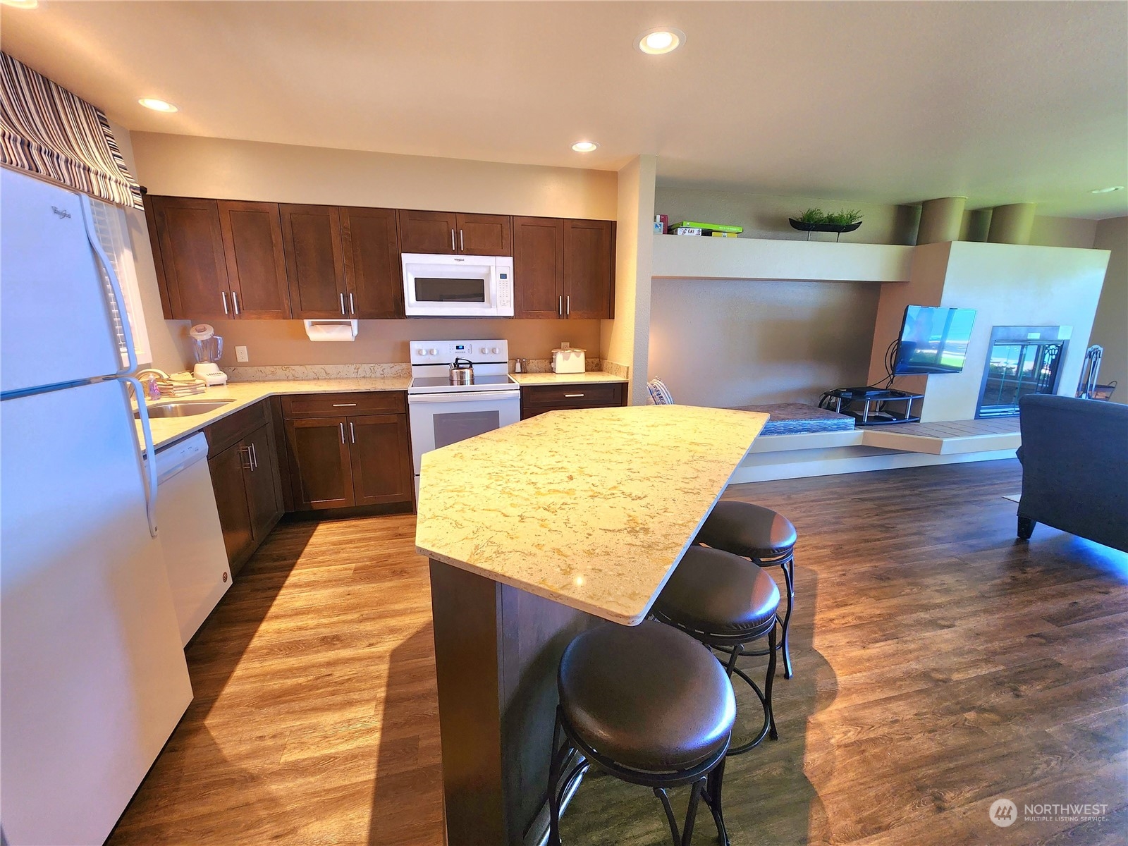 1 Beach 540-g Property Photo 9