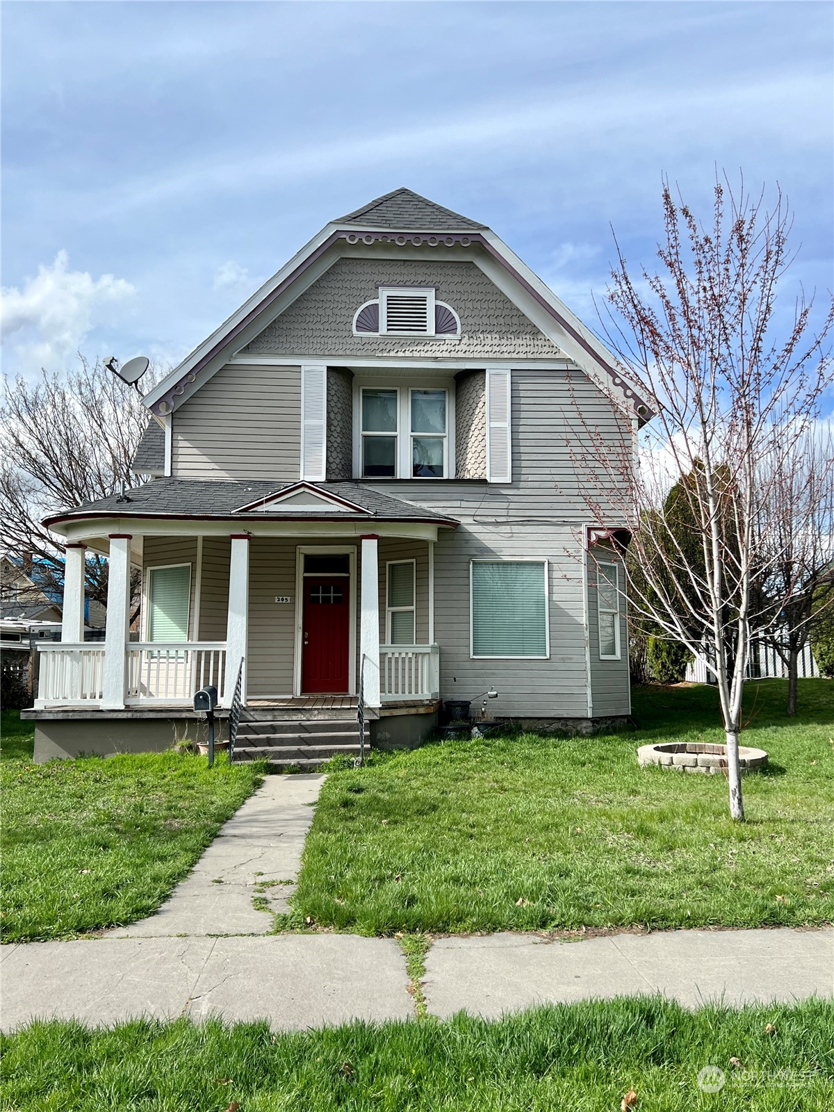 205 E Spring Street Property Photo 1