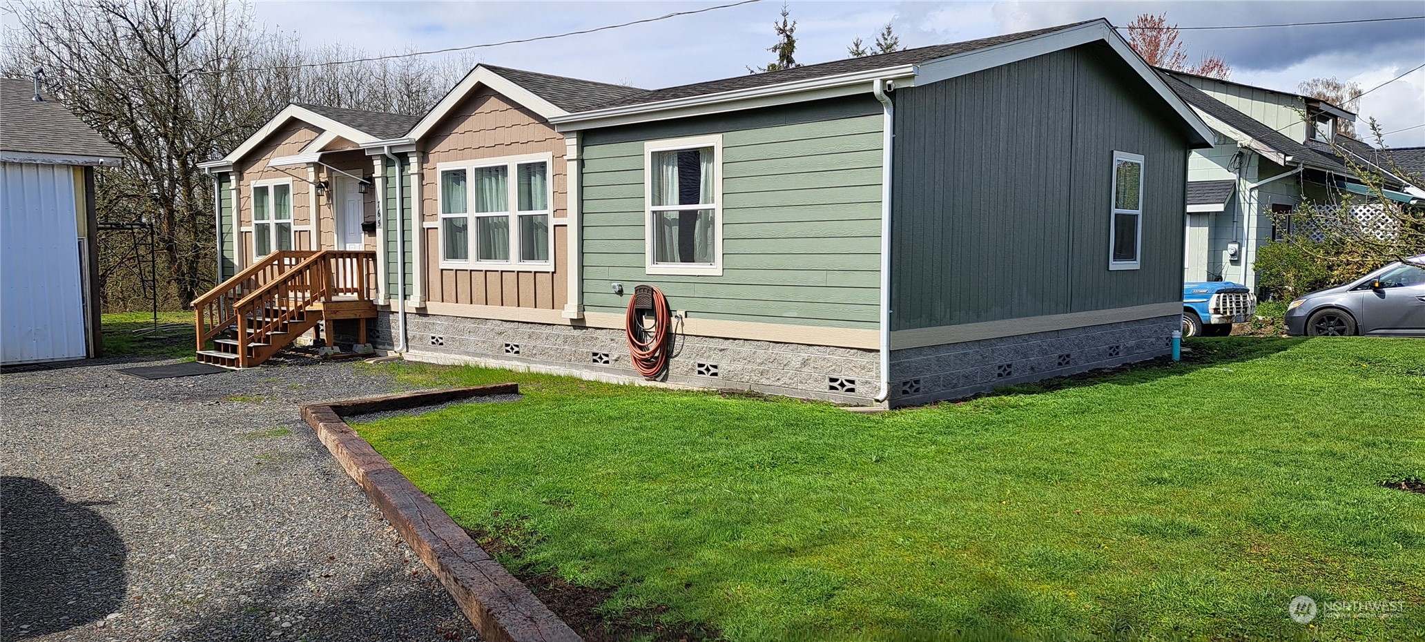 765 Sw Chehalis Avenue Property Photo 1