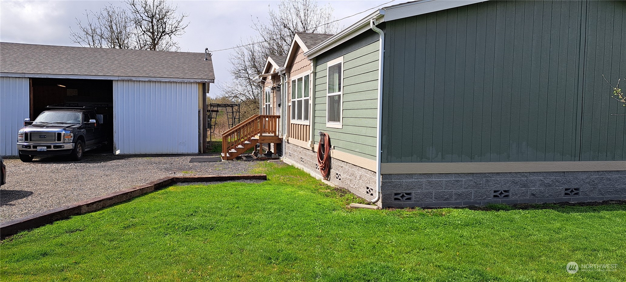 765 Sw Chehalis Avenue Property Photo 2