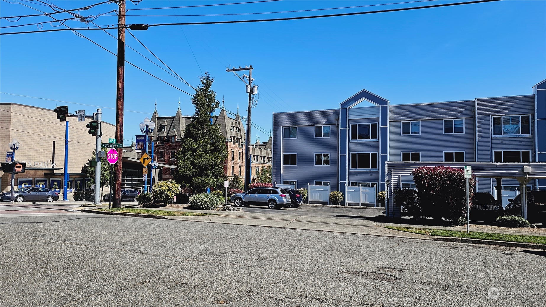 25 N Broadway 208 Property Photo 1