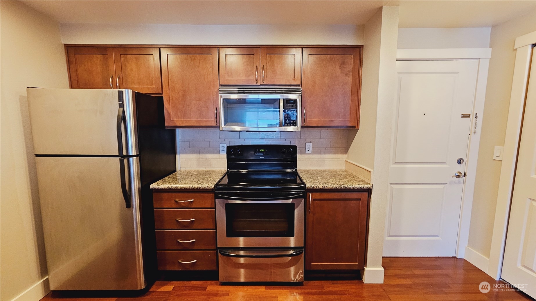 25 N Broadway 208 Property Photo 5