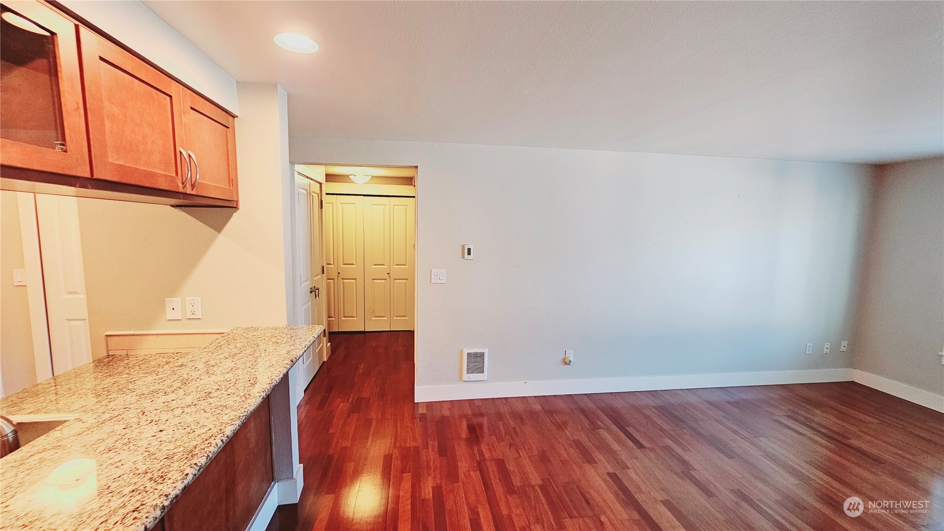 25 N Broadway 208 Property Photo 8