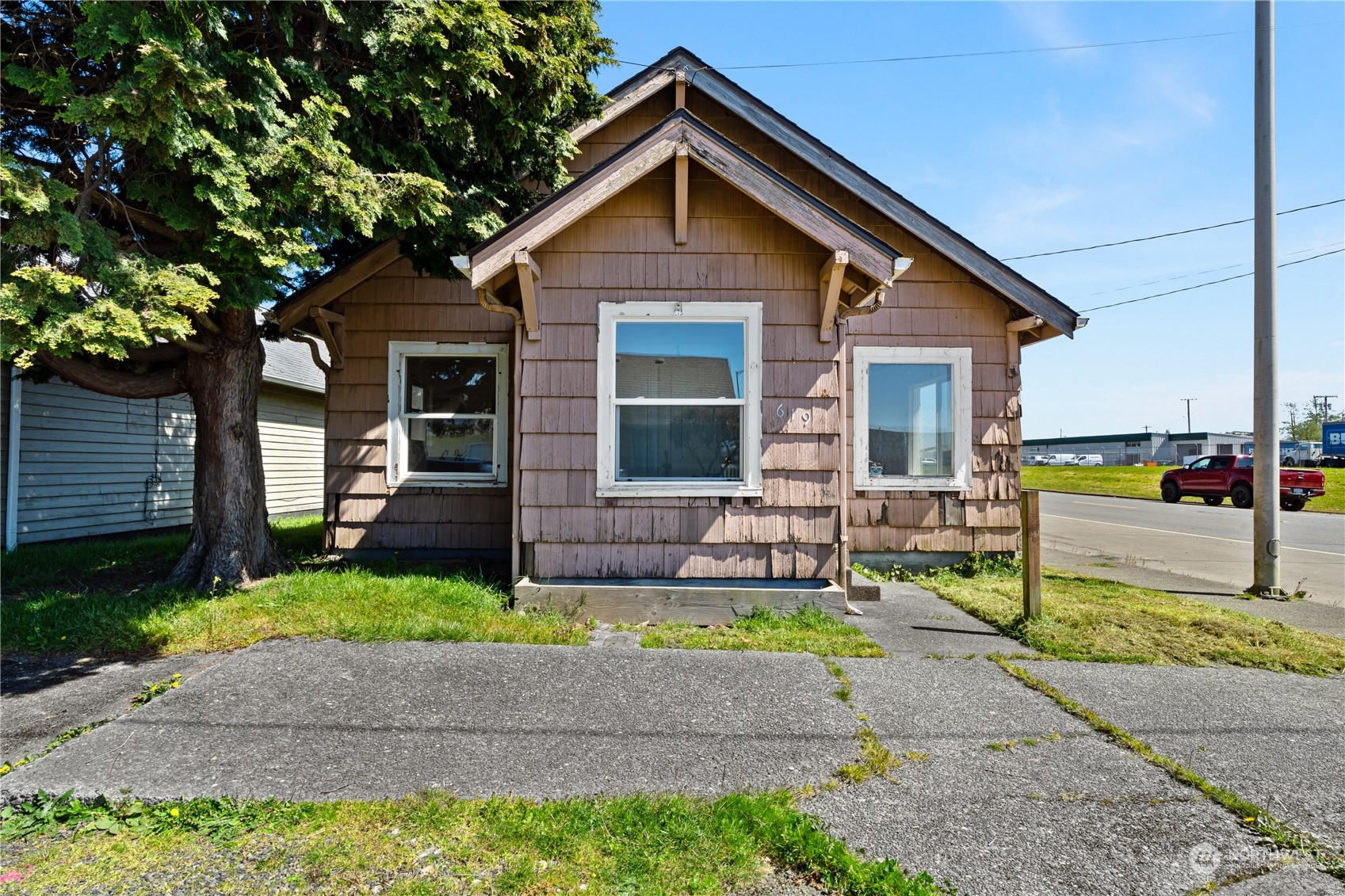 619 27th Street Property Photo