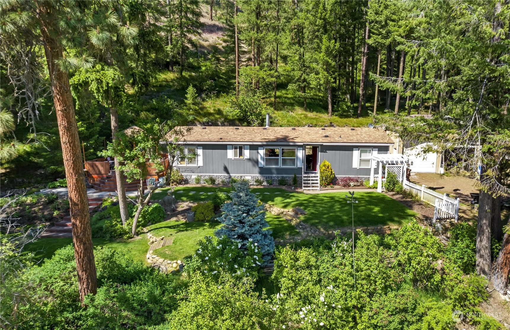215 Hinthorne Lane Property Photo