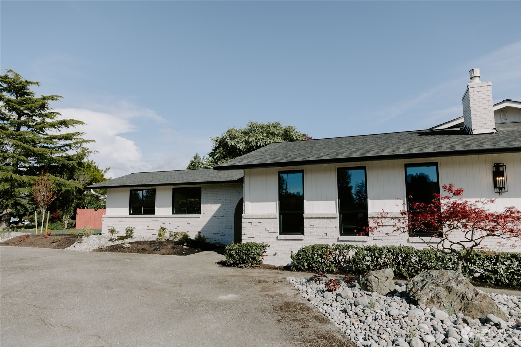 16558 Country Club Drive Property Photo 4