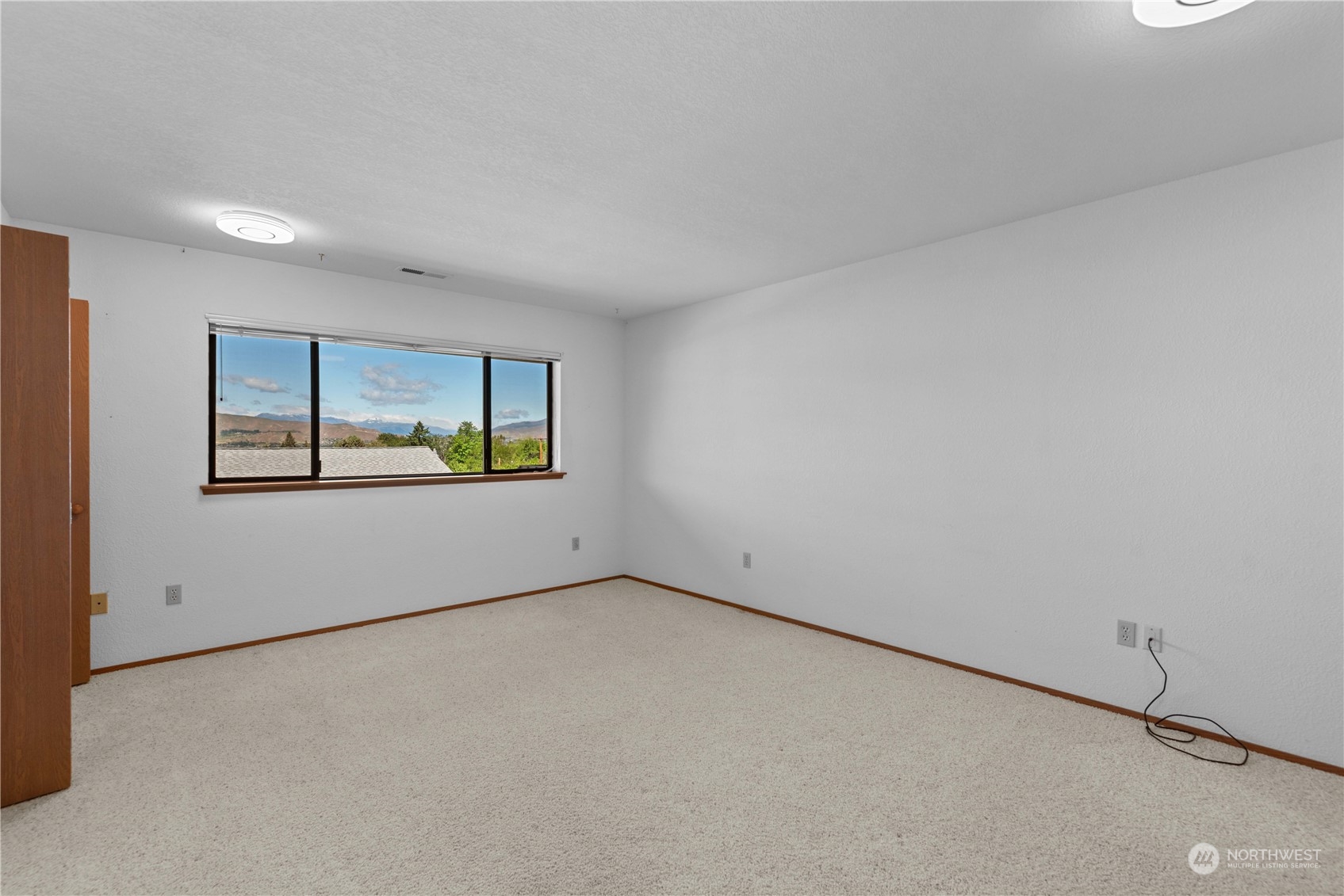 1352 Eastmont 15 Property Photo 10