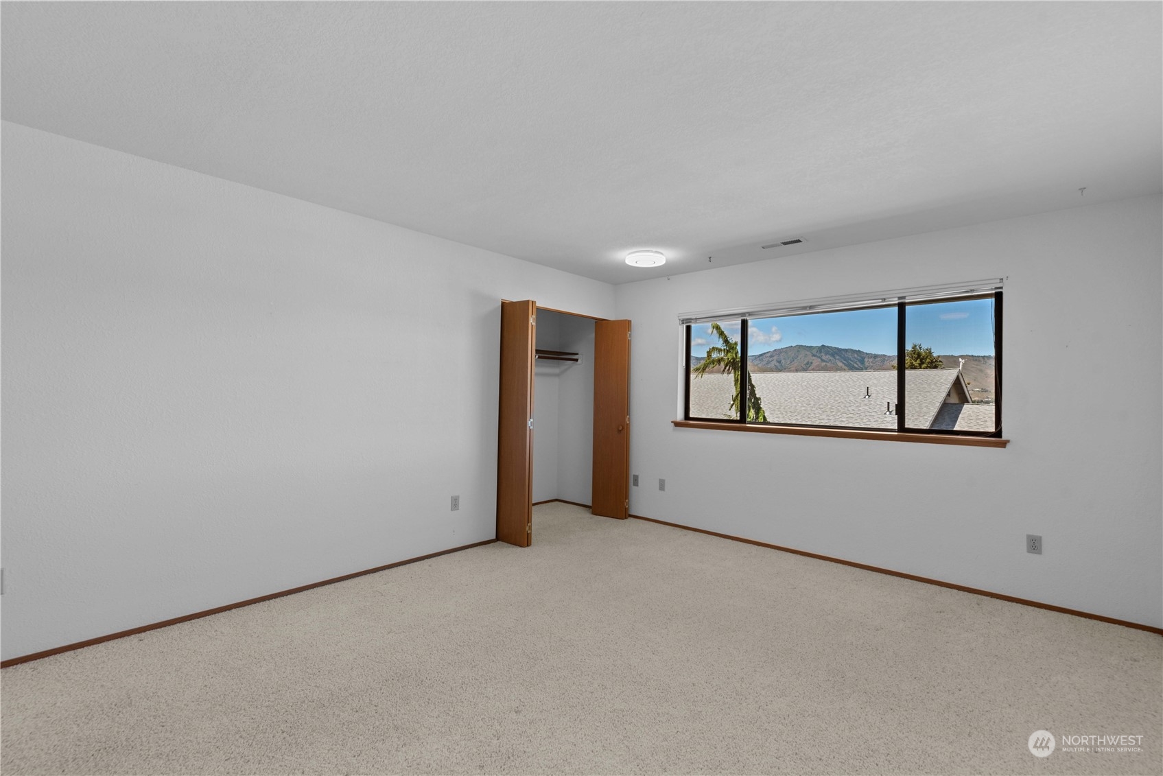 1352 Eastmont 15 Property Photo 17