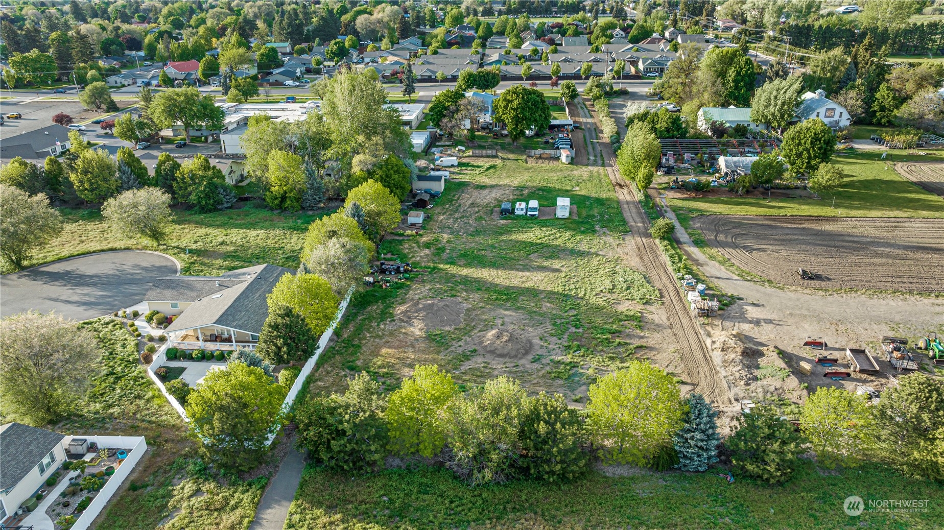 1110 E Mountain View Avenue Property Photo 13