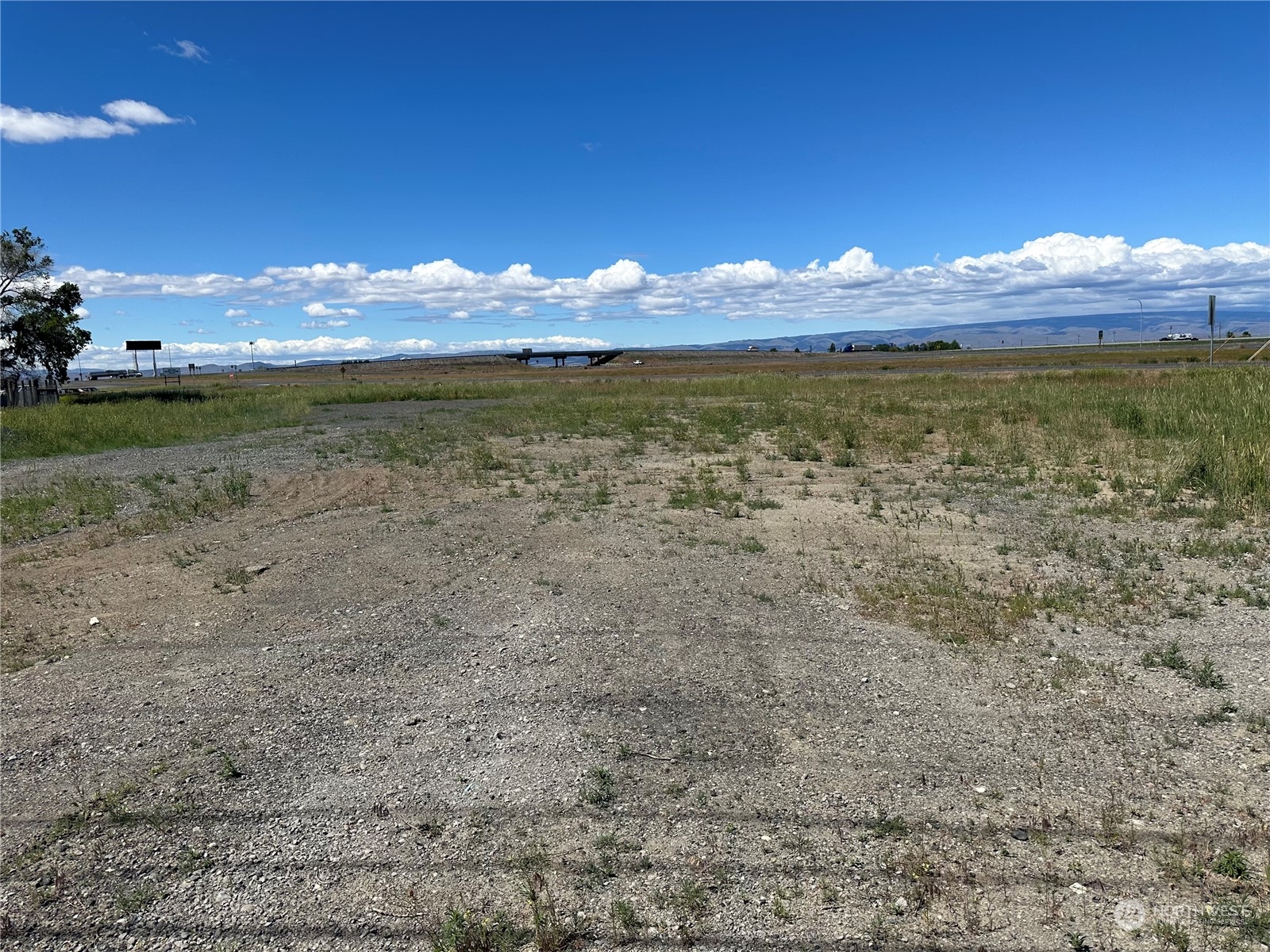 100 W Frontage Road Property Photo