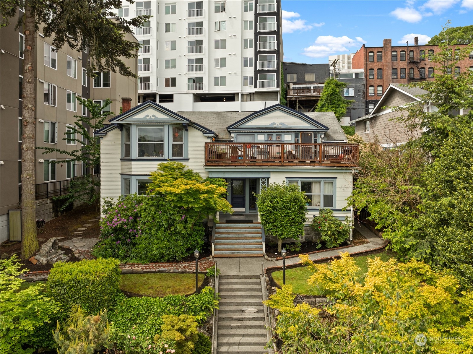 230 Broadway Property Photo