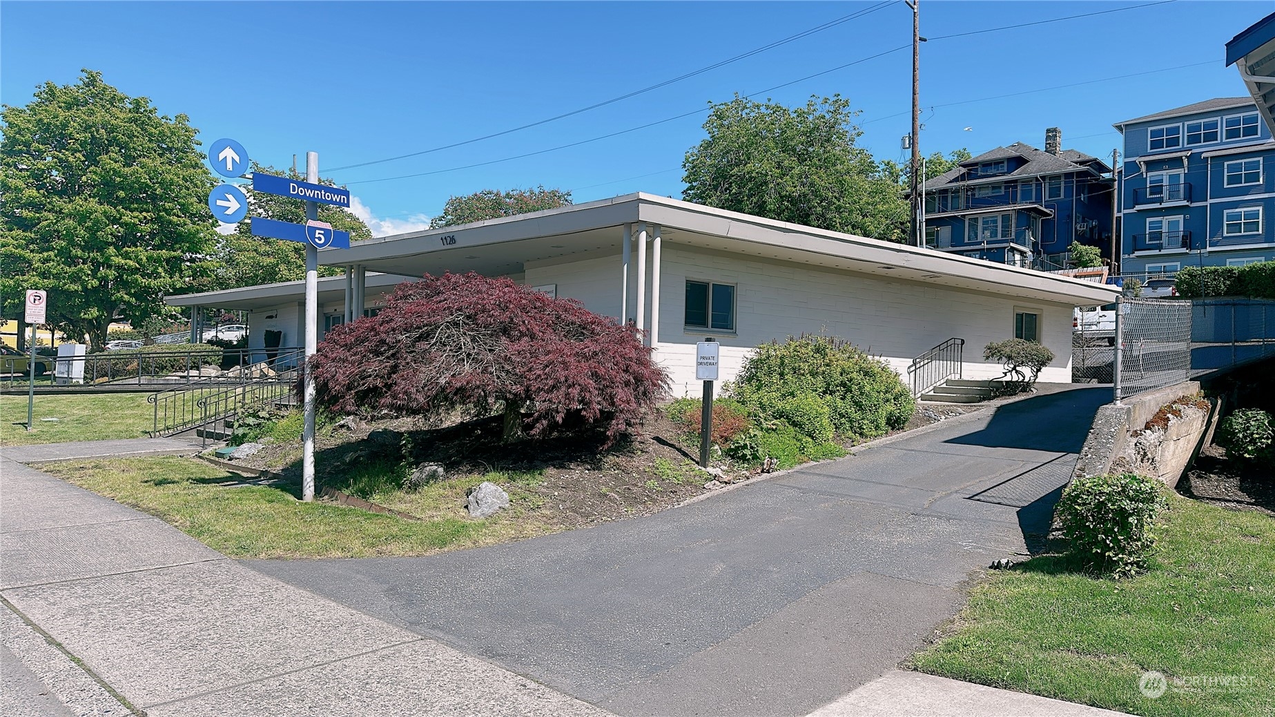 1126 N Forest Street Property Photo 3