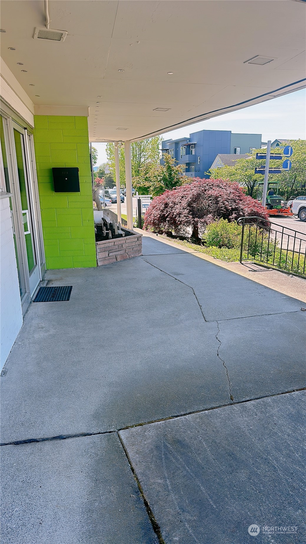 1126 N Forest Street Property Photo 6