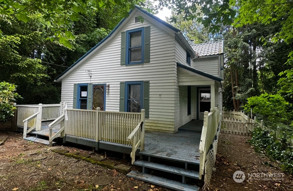 201 Moore Avenue Property Photo 1