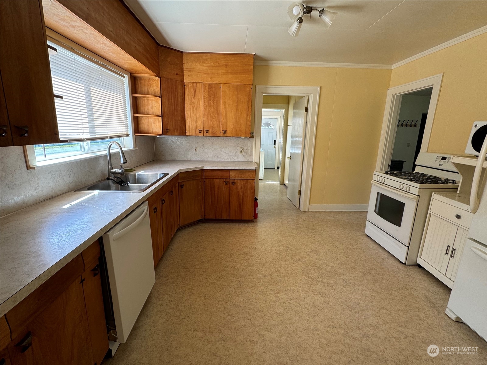 102 W Emerson Avenue Property Photo 9